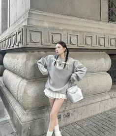 Oufits Casual, Foto Poses, Grey Outfit, White Skirt, Autumn Outfit, Casual Style Outfits, Korean Outfits