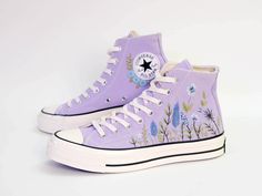 ❤️  Hand-Embroidered Floral Converse Wedding Shoes  Make your special day even more memorable with these unique, hand-embroidered floral Converse shoes. Perfect for brides who want to add a touch of personal flair to their wedding attire, these shoes are meticulously crafted with love and attention to detail. ✨ Features: 🔶 Handmade with Love: Each pair is carefully hand-embroidered, ensuring no two pairs are exactly alike. 🔶 Elegant Floral Design: Beautiful floral patterns that add a romantic Purple Converse Embroidery, Flower Custom Converse, Light Purple Converse Embroidered, Spring Floral Embroidery Converse Sneakers, Converse Low-top Sneakers With Floral Embroidery, Floral Converse, Shoes Flowers, Converse Wedding, Embroidered Sneakers