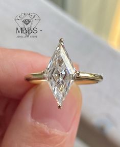 1.20 CT Lozenge Cut Moissanite Engagement Ring 14K / 18K Gold Ring Anniversary Gift For Her Solitaire Ring Vintage Ring Presonalized Gift , Claw Prong Set Ring, Bridal Ring, Anniversary Gift, Ring for Women, White/Yellow/Rose Gold Moissanite Ring, Solitaire Ring, Princess Moissanite Ring, Proposal Ring, Moissanite Jewelry Collection By 𝐌𝐁𝐁𝐒 𝐉𝐄𝐖𝐄𝐋𝐒! 𝐍𝐨𝐭𝐞 𝐅𝐨𝐫 𝐋𝐚𝐛 𝐆𝐫𝐨𝐰𝐧 𝐃𝐢𝐚𝐦𝐨𝐧𝐝 𝐁𝐮𝐲𝐞𝐫𝐬 𝐎𝐧𝐥𝐲:- 𝐃𝐢𝐚𝐦𝐨𝐧𝐝 𝐒𝐢𝐳𝐞 & 𝐐𝐮𝐚𝐥𝐢𝐭𝐲 𝐃𝐢𝐟𝐟𝐞𝐫𝐞𝐧𝐭 𝐢𝐧 ? Diamond Shape Wedding Ring, Unique Silver Engagement Rings, Kite Cut Engagement Ring, Trillion Cut Engagement Ring, Kite Engagement Ring, Lozenge Cut, Kite Diamond, Prong Ring, Moissanite Diamond Rings