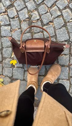 Brown Longchamp Bag Outfit, Brown Longchamp Bag, Long Champ Outfit, Long Champ Bag Outfit, Longchamp Bag Aesthetic, Brown Longchamp, Longchamp Bag Outfit, Uggs Outfit Winter, Long Champ Bag