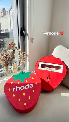 Rhode Pr Package, Influencer Pr Package, Pr Boxes Ideas, Influencer Package, Beauty Pr Package, Pr Packages Aesthetic, Pr Package Ideas, Pr Packaging, Pink Retro Wallpaper