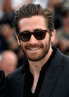 50 Photos of Jake Gyllenhaal's Smile Guaranteed to Boost Your Mood Jake Gyllenhaal Haircut, New Beard Style, Shorts Hair, Jake G, Ideas Haircut, Trendy Mens Haircuts, Haircut Men, Boys Long Hairstyles, Medium Long Hair