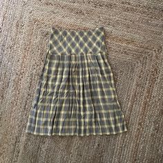 vintage 90s anne pinkerton plaid flannel peasant skirt with elastic banded waist and pockets on either side of the hips.  unlined.  in excellent vintage condition; one or two small pinholes but overall great shape. will best fit a size large marked a size P tag: anne pinkerton 100% rayon made in japan waist 15,5- 18" hips full total length 31" Grunge Japanese, Maxi Rock, 90s Skirt, Peasant Skirt, Skirt Vintage, Plaid Flannel, Vintage Skirt, Festival Season, Vintage 90s