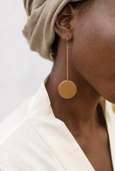 Handcrafted from brass and nickel free brass hooks by an artisan team in Malawi, the Jembe earrings come in a satin finish. No two pieces are identical— slight variations should be embraced. Jewelry Care Card, Brass Jewellery Handmade, Recycled Earrings, Recycled Necklaces, African Earrings, African Decor, Handmade African, Jewelry Workshop, Carbon Neutral