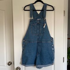 Medium Blue Wash Old Navy Slouchy Straight Overalls. 3 1/2” Inseam. Jean Short Overalls, Short Overalls, Jean Short, Jean Overalls, Old Navy Jeans, Navy Jeans, Denim Overalls, Overall Shorts, Stretch Jeans