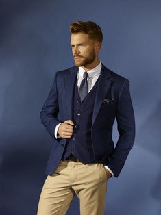 I need more ties : Photo A Man In A Suit, Man In A Suit, Herren Style, Mens Fashion Smart, Geek Fashion, Foto Tips, Fashion Suits