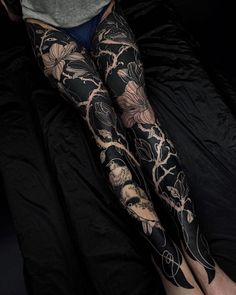 Tattoo Bein Frau, Dark Tattoo Ideas, Voll Arm-tattoos, Gotik Tattoo, Backpiece Tattoo, Full Leg Tattoos, Tattoos Geometric, Full Body Tattoo