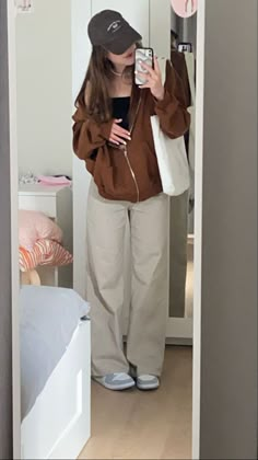 Brown Zip Up Outfits, Brown Girl Outfit Ideas, Outfits Con Marron, What To Wear With Jordans, Ootd Totebag, Outfit Totebag, Outfit Ideas Jordans, Outfit Marron, Ig Outfit Ideas