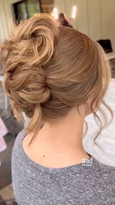 Sandra Monzon-Atlanta Ga Bridal Hairstylist | Quick tutorial of this beautiful high bun , I hope you like it 🫶🏽 Mannequin, rubber bands and bobby-pin from @sandimonzonshop… | Instagram Summer Hair Tutorials, Stylish Bun, Easy Hair Updos