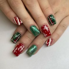 Red Green Christmas Nails, Rockabilly Nails, Green Christmas Nails, Nail Therapy, Ideas Uñas, Christmas Gel, Red Green Christmas, Holiday Nail Designs, Plaid Nails