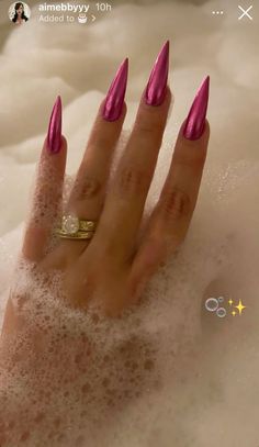 Gold Stiletto Nails, Long Almond Nails, Diy Acrylic Nails, Glamorous Nails, Nail Ring, Star Nails, Minimalist Nails