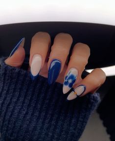 Long blue french nail with pattern Red And Blue Almond Nails, Beachy Nail Inspo Almond, Winter Nails 2024 Blue, Almond Nails Blue Design, How To Aura Nails, Dark Blue Nails Almond, Classy Blue Nails, Nail Designs Navy Blue