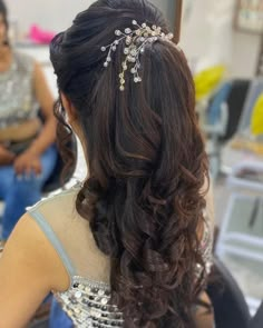 Bridal Hair For Medium Length, Bridal Hair For Long Hair, Bridal Hair For Short Hair, Bridal Hair With Tiara, Bridal Hairstyles Simple, Bridal Hairstyles For Curly Hair, Curly Hair Bridal Hairstyles, Simple Bridal Hairstyles, Hair With Tiara