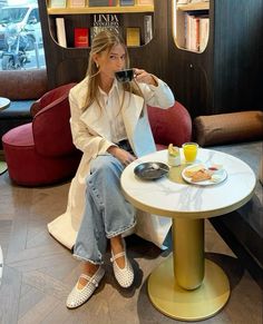 Italian Breakfast, Football Wags, Shoes Outfit, Mode Fashion, Milan Fashion, Work Fashion, Milan Fashion Week, Ballet Flats