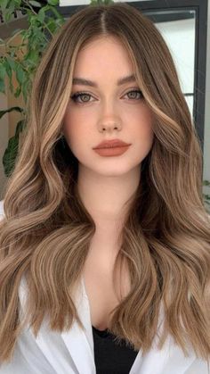 Money Piece Balayage Brunette Curly Hair, Hair Color For Cool Undertones Skin, Level 7 Hair Color With Highlights, Hair On Pale Skin, Change Hair, Blonde Hair Inspiration, Light Hair Color, Hair Inspiration Color, Hair Inspo Color