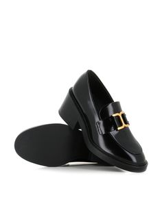 Black brushed calfskin women's classic loafer by Chloé, featuring by gold-plated trim with Chloé engraving, tone-on-tone stitching and an almond toe. Rubber sole. Lined interior. Heel: 6 cmComposition: Calf Leather Tom Ford Handbags, Feminine Chic, Golden Goose Shoes, Italian Outfits, French Chic, Sneaker Wedge, Tory Burch Shoes, Beautiful Shoes, Manolo Blahnik