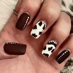 Western Easy Nails, Short Nail Designs Boho, Simple Western Nails Almond, Spring Cow Print Nails, Color Cow Print Nails, Western Toe Nail Designs, Brown Western Nails, Orange Cow Print Nails, Winter Western Nails