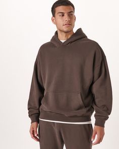 Our new oversized hoodie in our softAF fabric and drop-shoulder fit featuring front pouch pocket and banded hem and cuffs. Abercrombie Hoodie, American Clothing, Men's Tops, Abercrombie Kids, Women Essentials, Mens Essentials, Oversized Hoodie, Workout Hoodie, Oversize Hoodie