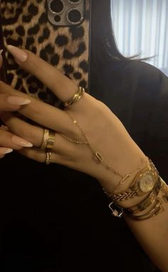 Estilo Hijab, Gold Girl, Wrist Jewelry, Classy Jewelry