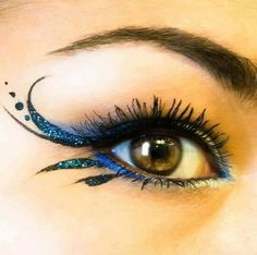 Amazing. It's more like fairy makeup.... I couldn't do this by myself but imma get my cousin to do it for me sometime cus I love it! Fairy Costume Makeup, Eyeshadow Easy, Purim Ideas, Carnaval Make-up, Fairy Glitter, Pretty Eyeshadow, Liner Makeup