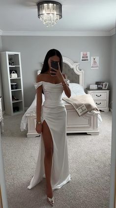 Robes Glamour, Formal Ideas, Classy Prom, Classy Prom Dresses, Stunning Prom Dresses, Prom Inspo, Off Shoulder Maxi Dress, White Prom Dress, Prom Dress Inspiration