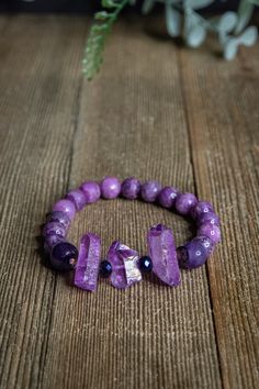 💜 Purple Agate & Quartz Crystal 💜 The color violet is connected to the crown chakra, which symbolises a person that focuses on spiritual matters and is in tune with one's higher self.  A purple or violet aura indicates a combination of gentleness, peace, and wisdom that colors a person's life. Made with 8mm Purple Agate and Quartz crystal beads.  All bracelets are made with a clear stretchy string of high quality elastic. Size Options:  (S) 6 inches (M) 7 inches (L) 8 inches Violet Aura, Color Violet, Purple Agate, Bracelet Crystal, Natural Stone Bracelets, Crown Chakra, Crystal Bracelet, Stone Bracelet, Crystal Bracelets