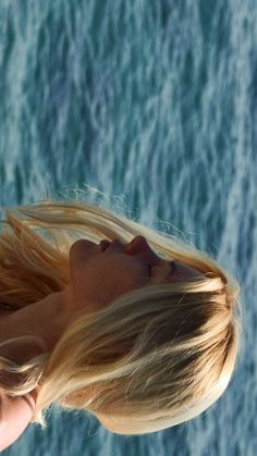 Pretty Blonde Girl Aesthetic, Gigi Hadid Beach, Ethereal Blonde, Blonde Girl Beach, Sun Girl Aesthetic, Blonde Hair Beach, Blonde Girl Aesthetic, Beach Blonde Hair, Blonde Aesthetic