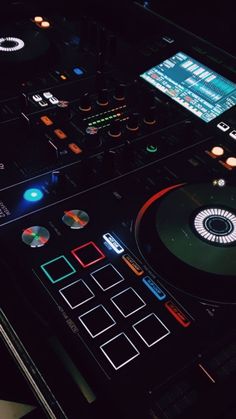 a dj's turntable with several different colored lights on it