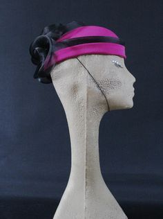 Classic vintage hat. Perfect for Ascot, weddings, special occasions, very elegant. Comes with elastic to hold hat in place. Condition: vintage perfect Colour: pink and black Label: Made in England Material: polyester Size:M inner circumference aprox. 21.5-22 inches, circumference 44"" *Please note all hats come securely packed in a box *All our vintage items come in clean and best condition possible WE DELIVER AROUND THE WORLD Standard quotes for hats are as follows UK 4GBP USA, AUSTRALIA, CANAD Flapper Style Fascinator For Vintage Events, Gatsby Style Hat For Vintage Events, Vintage Gatsby Style Hat Headpiece, Vintage Mini Hat Headband For Vintage Events, Vintage Headband For Kentucky Derby, Vintage Formal Headband Costume Hat, Vintage Formal Costume Headband, Kentucky Derby Headband For Church, Vintage Evening Fascinator Headband