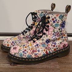 Worn Many Times Creasings At Toes Wears On Soles Size 8 Women French Wardrobe, Floral Boots, Size 8 Women, Dr Martens Shoes, Martens Shoes, Moto Boots, Dr. Martens, Women Shoes, My Style