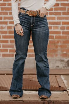 If you're looking for a performance jean with a more streamlined look, this high-rise trouser is a little more fitted through the thigh and knee. The dark wash and subtle stitching go anywhere, with everything. Waistband that won't gap and a seat that won't sag. Slim Through Hip & Thigh | High-Rise | Trouser Style Bottom Material: 95% Cotton | 4% Polyester | 1% Spandex R - Regular - 33" L - Long - 35" XL - Extra Long - 37" 9.75oz performance denim Runs True to Size - High Rise Southern Fits, Ariat Clothing, Country Jeans, Blue Jeans Women, Casual Country Outfits, Cowgirl Style Outfits, Super Flare Jeans, Farm Clothes, Western Wear Outfits