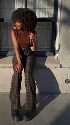 Styling Black Work Pants, One Color Outfit Aesthetic, Modern Vintage Womens Fashion, Preppy Outfits Mid Size, Light Academia Black Women, Black Woman Fashion Classy, Alt Outfits Black Women, Outfit Inspirations Black Women, A Different World Fashion