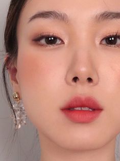 Asian Makeup Trends, Make Up Diy, Kpop Makeup, Festival Make Up, Korean Beauty Tips, Wedding Hairstyles And Makeup, Korean Makeup Look