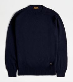 Seamless round-neck pullover in cashmere blend knit. A refined autumn-winter wardrobe evergreen, enriched by the leather tag on the bottom with stamped Tod's logo. Leather Tag, Blue Back, Gift Boutique, Trainers Women, Winter Wardrobe, Autumn Winter, Jumper, Ready To Wear, Knitwear