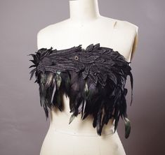 Made to order! Ready to ship in 3 business days. Every piece is one of a kind but similar to the pictures. This belt is handmade from 3D appliques in Venise lace and feathers. It has beautiful dyed black half bronze rooster schlappen feathers. The length of each feather is about 4-6 inches. The feathers sewn with a trim so they don't fall off. Zoom in to see the details! The straps are made from durable cotton with grommets. One size fits most (XS - S - M - L ). (4/6/8/10/12). It fits up to 38 i Feather Shoulderpiece, Feather Corset Top, Feather Clothes, Feather Clothing, Feather Corset, Feather Outfit, Feather Accessories, Bling Bra, Raven Feather