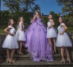 Tangled Theme Quinceanera Damas, Purple Quince Photoshoot, Purple Quinceanera Court Outfits, Quince Court Outfits Purple, Quince Pics With Chambelanes, Purple Quinceanera Damas, Purple Quinceanera Court, Damas Dresses For Quince Purple