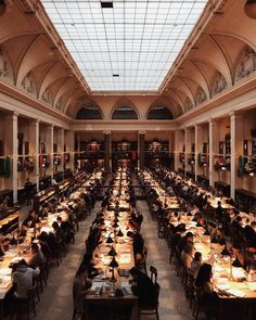 a large room filled with lots of tables and chairs