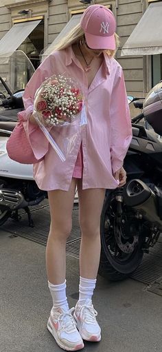 Street Style 2023 Spring Outfit Rosa, Pink Ootd, Street Style 2023, Outfits Preppy, Look Rose, Pastel Girl, Ootd Aesthetic, Outfit Pink, Style 2023