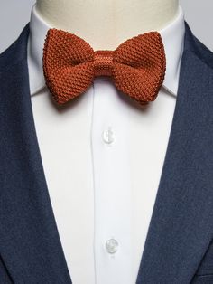 Knitted bow tie – Pre-tied knitted bow tie silk.
Wear them in winter. Wear them in summer. Wear a pre-tied knitted bow tie with a suit. Wear a knitted bow tie with a denim jacket and slim-cut cargo trousers. If you're buying your first few knitted bow ties for men, John Henric would strongly suggest that you stay with solid colors at the start. However, when you're ready to make a next level menswear move, spot patterns, horizontal lines and zig-zags are the most common patterns. Pin Collar Shirt, Sleeve Garter, Canvas Laptop Bag, Knitted Bow, Spots Pattern, Bow Tie Wedding, Wedding Bows, Orange Pattern, Wedding Ties