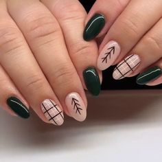 Willen we niet allemaal mooi nagels met kerst? In dit artikel vind je heel wat inspiratie om jouw nagels een kersterige look te geven! Simple Tree Nail Art, Rustic Fall Nails, Fall To Christmas Transition Nails, Holiday Nails Fall, Abstract Winter Nails, December Nails 2023, Fall Nails With Accent Nail, Fall Flannel Nails, Vine Nail Designs