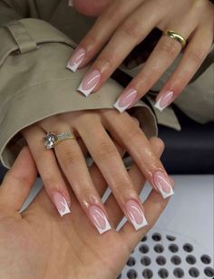 Smink Inspiration, French Tip Acrylic Nails, French Acrylic Nails, Short Square Acrylic Nails, Classy Nails