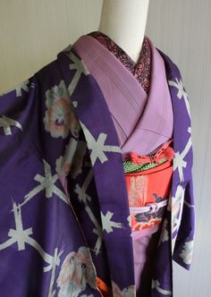 This is a genuine 60's hand woven wool/blend Kasuri Fabric . The fabric was cut for a Kimono but only partially finished and has never been completed. There is the same kasuri pattern in the back as it is hand woven. The fabric is in excellent condition and the motif is of flowers most probably azaleas. The color is vibrant but a little muted and has a chic , elegant air to it. Multiple uses with this type of fabric either for clothing or for interior goods. As the fabric is sturdy it can easily Pretty Kimonos, Cute Kimonos, Kimono Japan, Kimono Design, Normal Clothes, Beautiful Kimonos, Japanese Textiles, Kimono Fabric, Japanese Outfits