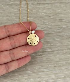 Lolo Summer, Sand Dollar Necklace, Surf Jewelry, Preppy Jewelry, Necklace Everyday, Everyday Necklace, Stacked Jewelry, Jewelry Lookbook, Sand Dollar