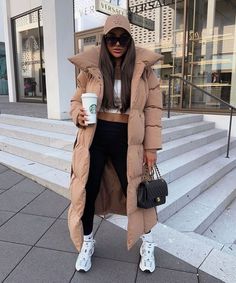 Bday Outfit Ideas Fall, Short Winter Jacket, Parka Outfit, Mantel Outfit, Rok Outfit, Puffer Jacket Outfit, Comfy Fall Outfits, Ny Outfits, Cold Fashion