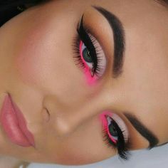 Neon Looks, Machiaj Smokey Eyes, Rosa Make-up, Mascara Hacks, Alat Makeup, Makeup Tip, Neon Makeup