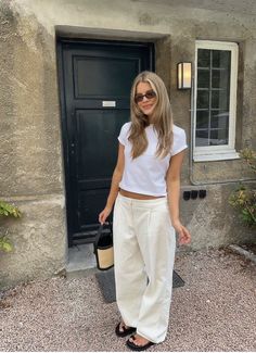 Josefine Vogt, Minimalist Summer, Wealthy Women, Effortless Chic, Summer Fits, Mode Inspiration, Looks Vintage, Spring Summer Outfits