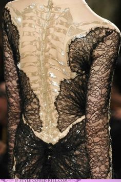 Black Lace Dress, Marchesa, Fashion Details, Moda Fashion, Passion For Fashion, Karl Lagerfeld, Runway Fashion, Black Lace