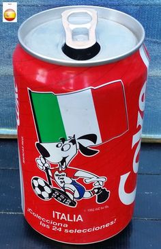 a can of soda with the italian flag on it
