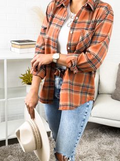 The perfect Oversized Fall Flannel to pair with leggings or your favorite pair of jeans, designed with versatility, and comfort. Details: Oversized Flannel Midweight Single Left Side Pocket Roll-Up Sleeve Detail Comfy Cute Flannel Outfits Fall Leggings, Flannel Outfit Women, Orange Flannel Outfit, Fall Flannel Outfits, Flannel Outfits Fall, Montana Trip, Librarian Style, Pumpkin Patch Outfit, Diy Tote