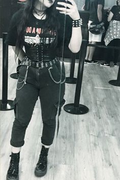 Edgy Cargo Pants Outfit, Goth Cargo Pants Outfit, Goth Girl Outfits Aesthetic, Goth Metal Outfit, Alternative Outfits Aesthetic, Black Metal Outfits Women, Metalhead Outfits Women, Metal Aesthetic Outfit, Alt Punk Outfits